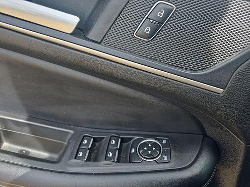 Gray Metallic 2022 Ford Edge SEL