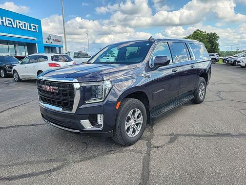 Titanium Rush Metallic 2023 GMC Yukon XL SLE