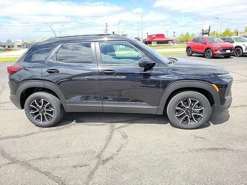 Mosaic Black Metallic 2026 Chevrolet Trailblazer ACTIV