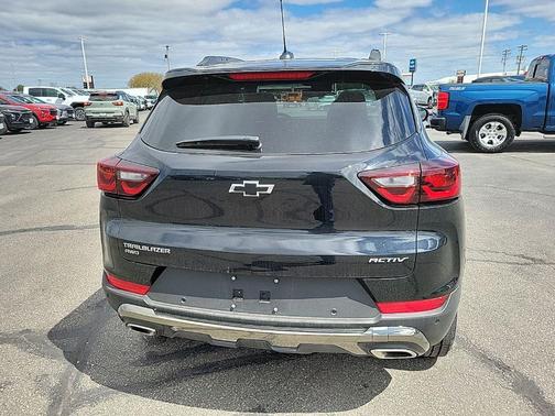 Mosaic Black Metallic 2026 Chevrolet Trailblazer ACTIV