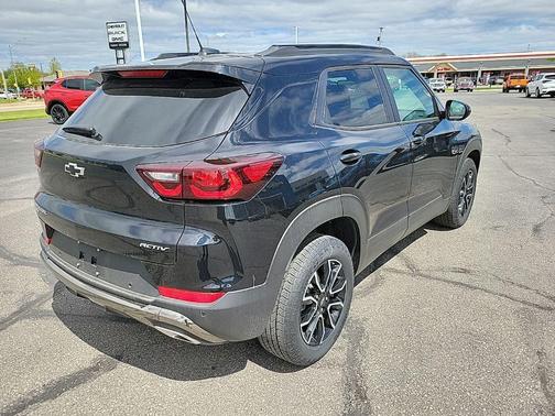Mosaic Black Metallic 2026 Chevrolet Trailblazer ACTIV