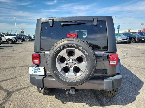 Granite Crystal Metallic Clearcoat 2018 Jeep Wrangler JK Unlimited Sahara
