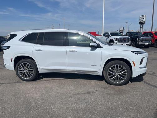 iridescent white tricoat 2026 Buick Enclave Avenir FWD