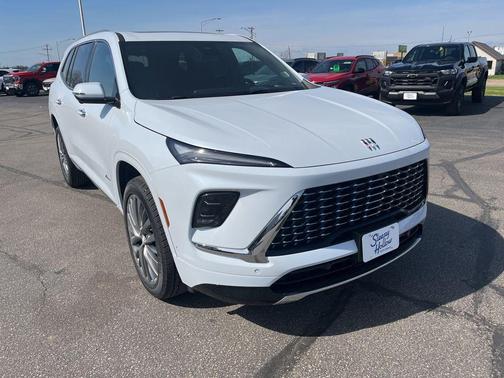 iridescent white tricoat 2026 Buick Enclave Avenir FWD