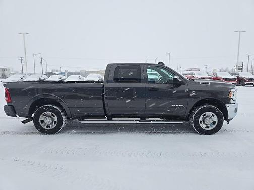 2021 RAM 2500 Tradesman Crew Cab 4x4 8' Box