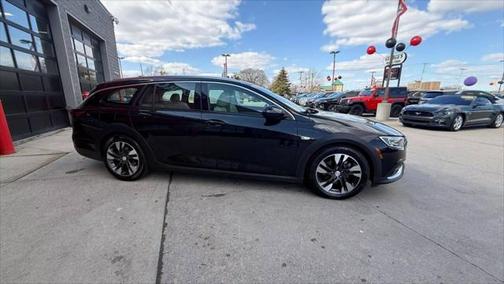 2018 Buick Regal TourX Essence