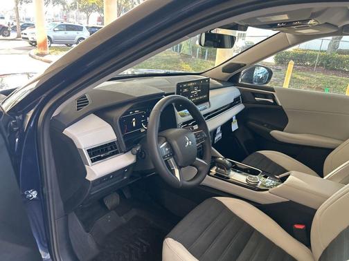 2026 Mitsubishi Outlander SE