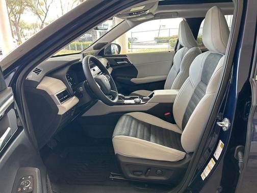 2026 Mitsubishi Outlander SE