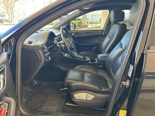 2022 Porsche Macan Base