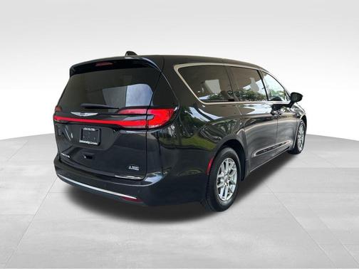 2023 Chrysler Pacifica Touring-L