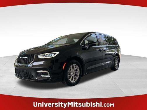 2023 Chrysler Pacifica Touring-L