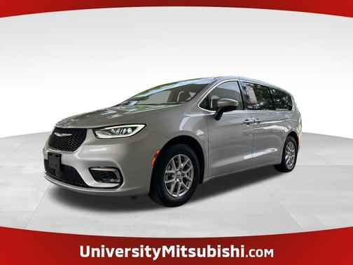 2023 Chrysler Pacifica Touring-L