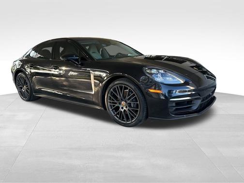 2022 Porsche Panamera Platinum Edition