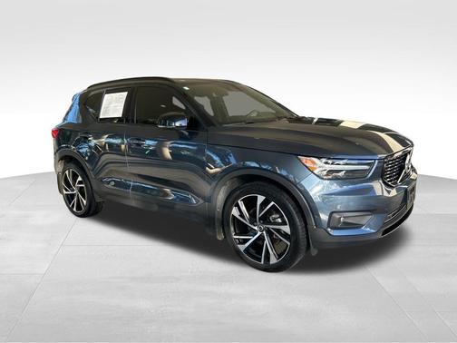 2022 Volvo XC40 T5 R-Design