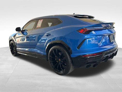 2022 Lamborghini Urus Graphite Capsule