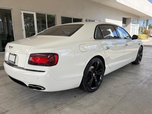 Photo 3 of 32 of 2018 Bentley Flying Spur V8 S