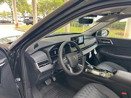 2025 Mitsubishi Outlander SEL