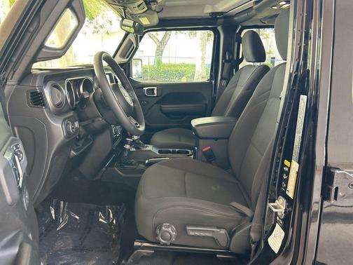 2023 Jeep Gladiator Sport