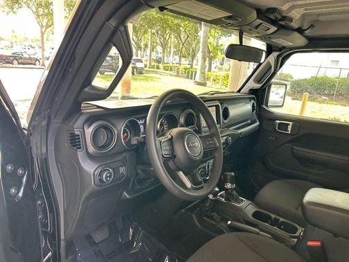 2023 Jeep Gladiator Sport