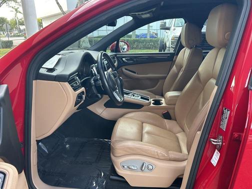 2020 Porsche Macan Base