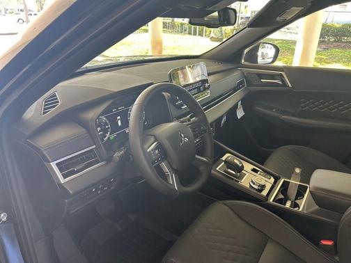 2025 Mitsubishi Outlander PHEV 