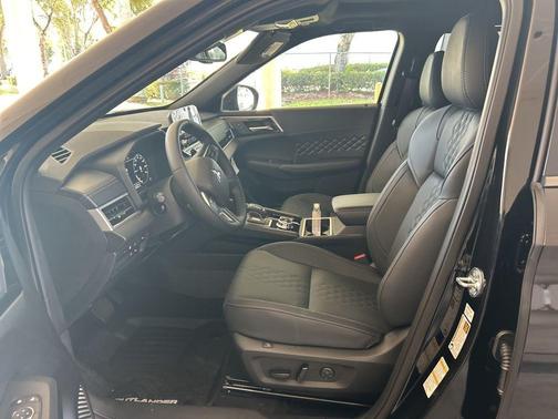 2025 Mitsubishi Outlander PHEV 