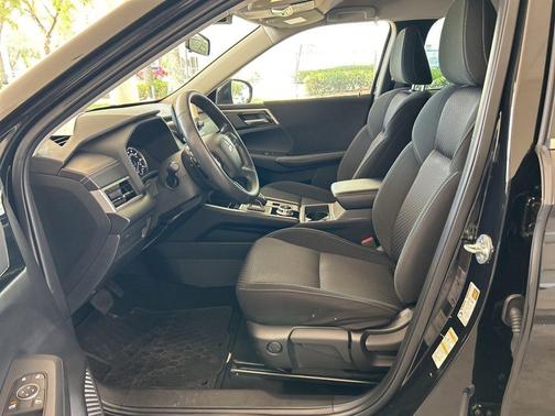 2023 Mitsubishi Outlander ES