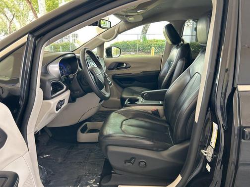 2022 Chrysler Pacifica Touring-L