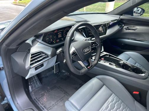 2024 Audi RS e-tron GT Base