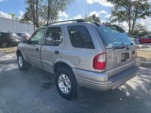 Photo 4 of 18 of 2004 Isuzu Rodeo S