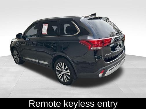 2020 Mitsubishi Outlander SE