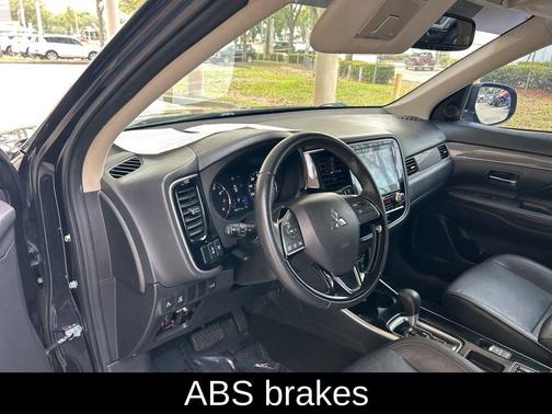 2020 Mitsubishi Outlander SE