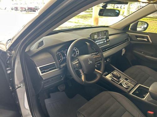 2023 Mitsubishi Outlander