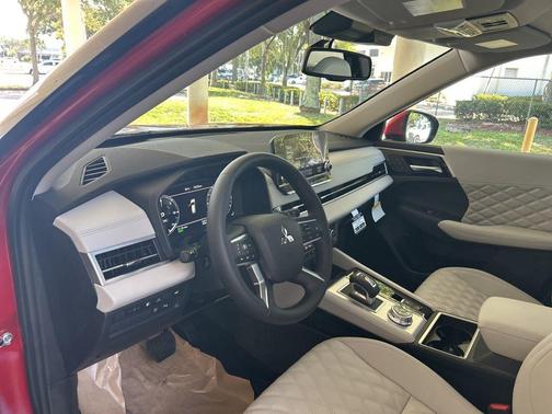 2025 Mitsubishi Outlander PHEV SEL