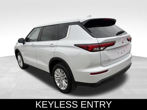 2023 Mitsubishi Outlander ES
