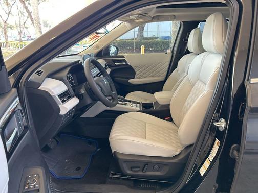 2025 Mitsubishi Outlander PHEV SEL Platinum Edition