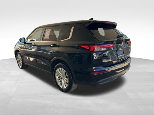 2023 Mitsubishi Outlander ES