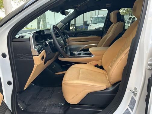 2025 Cadillac Escalade IQ Sport 2