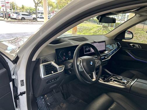 2025 BMW X7 xDrive40i