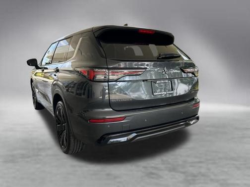 Graphite Gray 2026 Mitsubishi Outlander LE