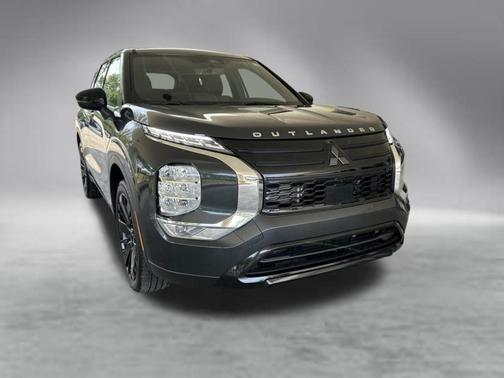 Graphite Gray 2026 Mitsubishi Outlander LE