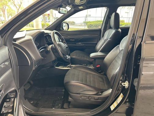 2020 Mitsubishi Outlander SE