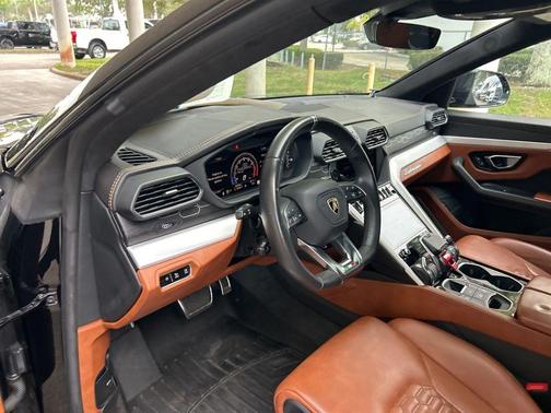 2019 Lamborghini Urus Base