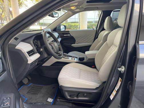 2025 Mitsubishi Outlander PHEV SEL