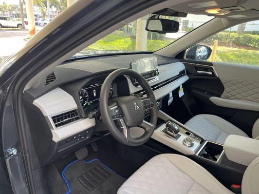2025 Mitsubishi Outlander PHEV SEL