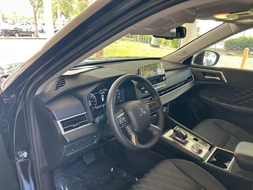 2024 Mitsubishi Outlander SEL