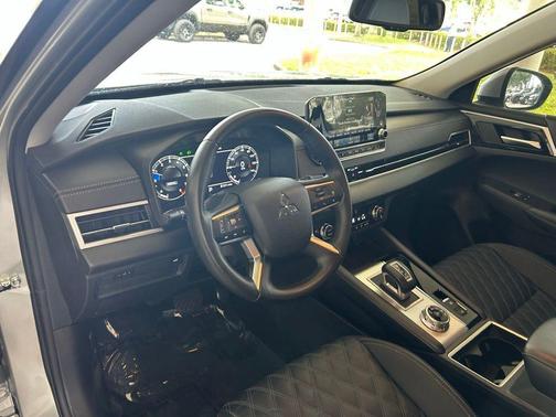 2024 Mitsubishi Outlander SEL
