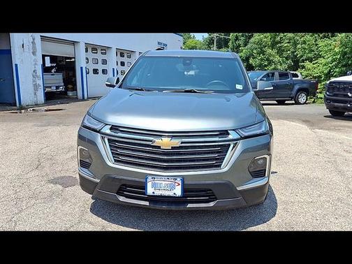 Silver Sage Metallic 2023 Chevrolet Traverse LT Cloth