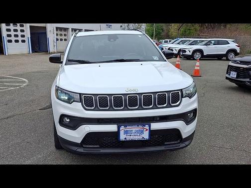 Bright White Clearcoat 2023 Jeep Compass Latitude