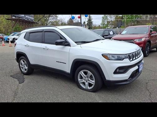 Bright White Clearcoat 2023 Jeep Compass Latitude